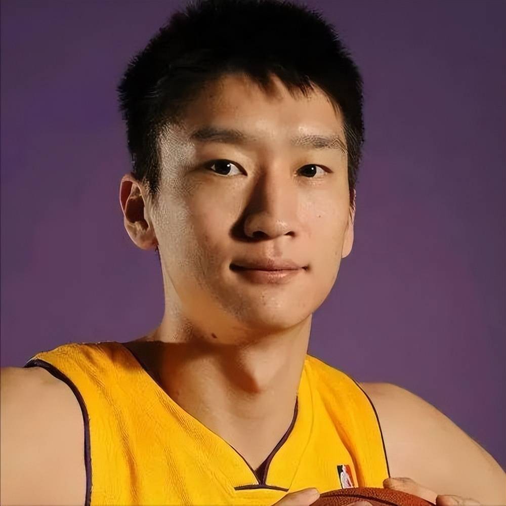 包含篮球名将分享职业生涯经验，激励新一代球员的词条