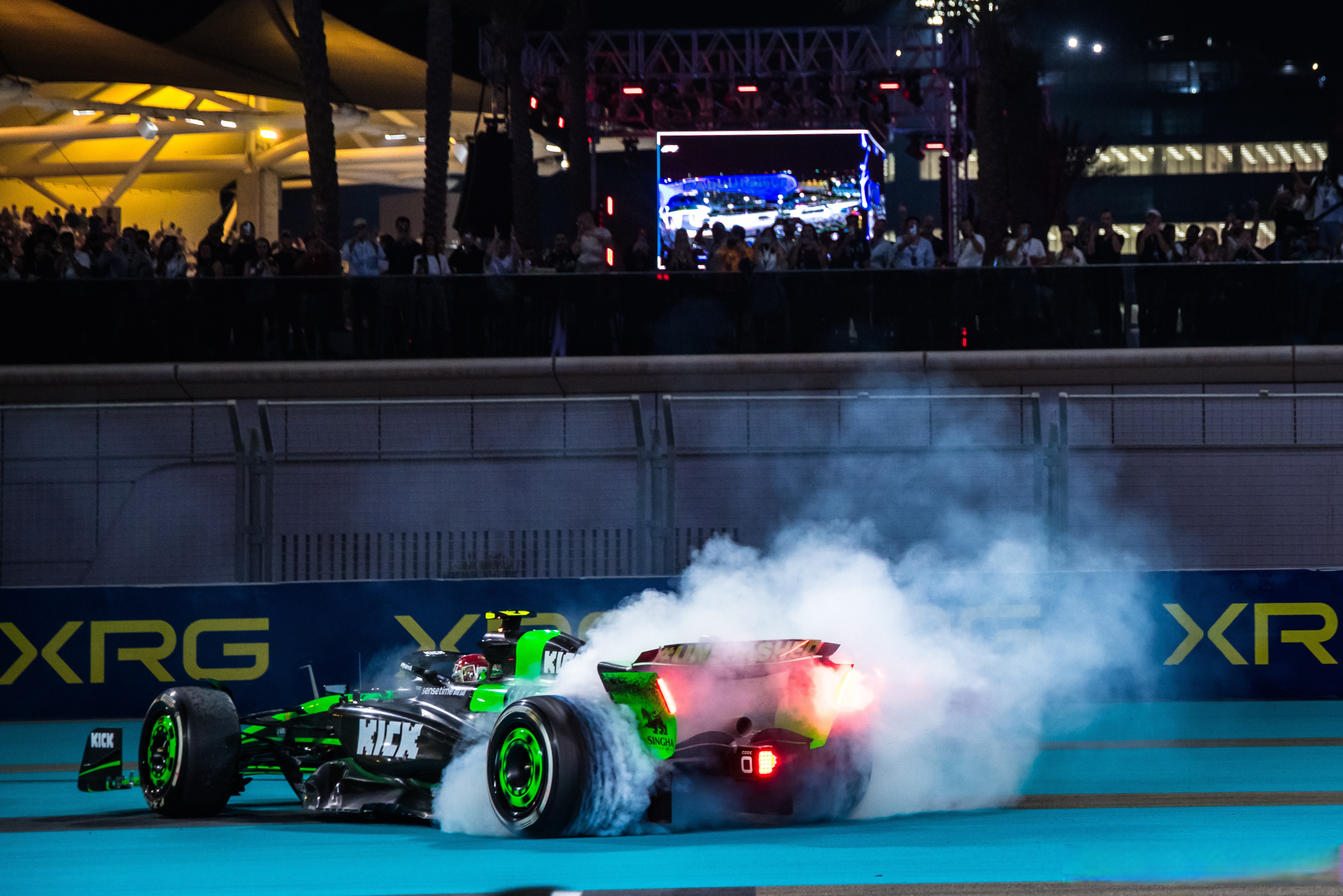 F1粉丝专享：赛场互动现场花絮的简单介绍