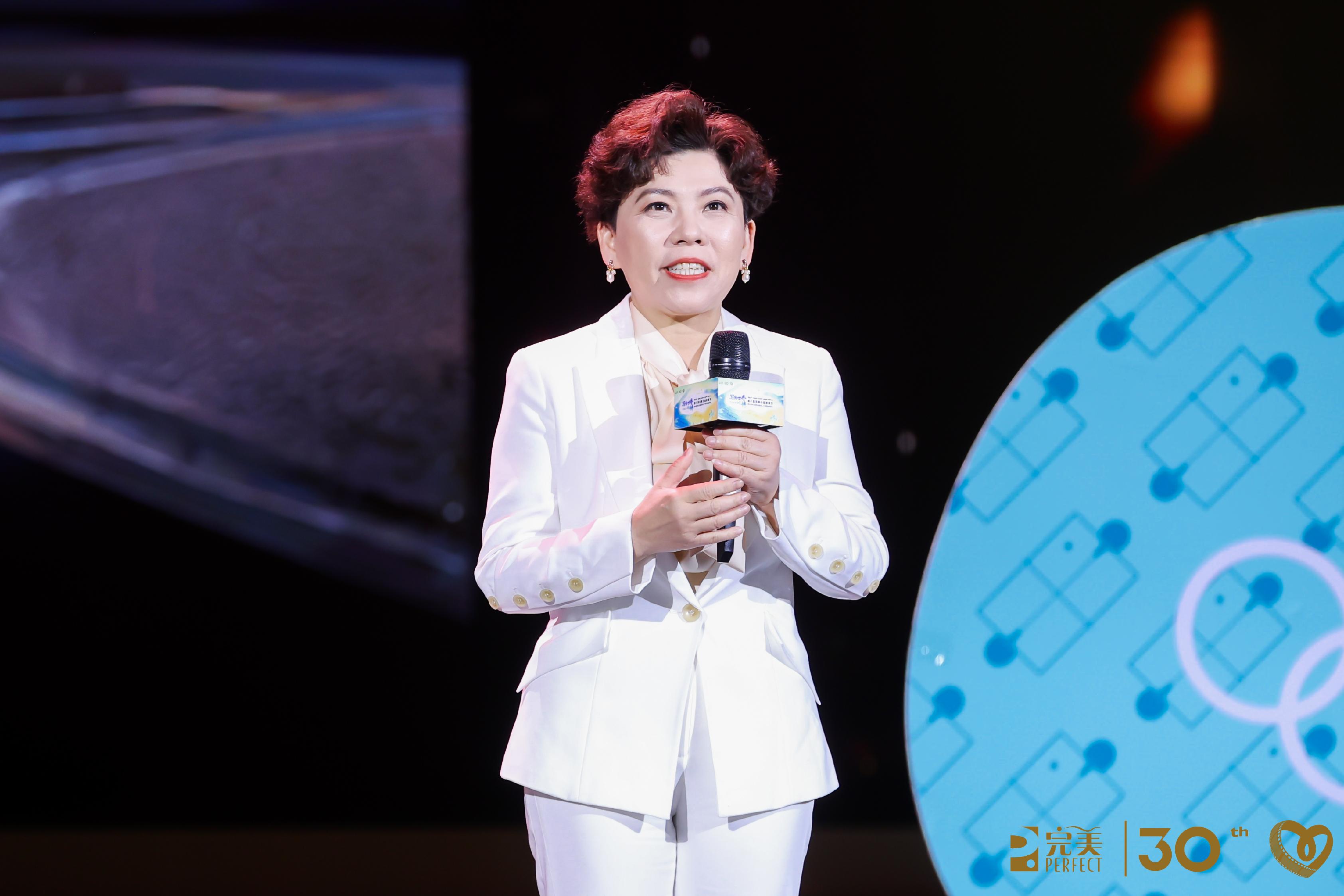 包含公益影像：明星运动员的慈善之旅的词条