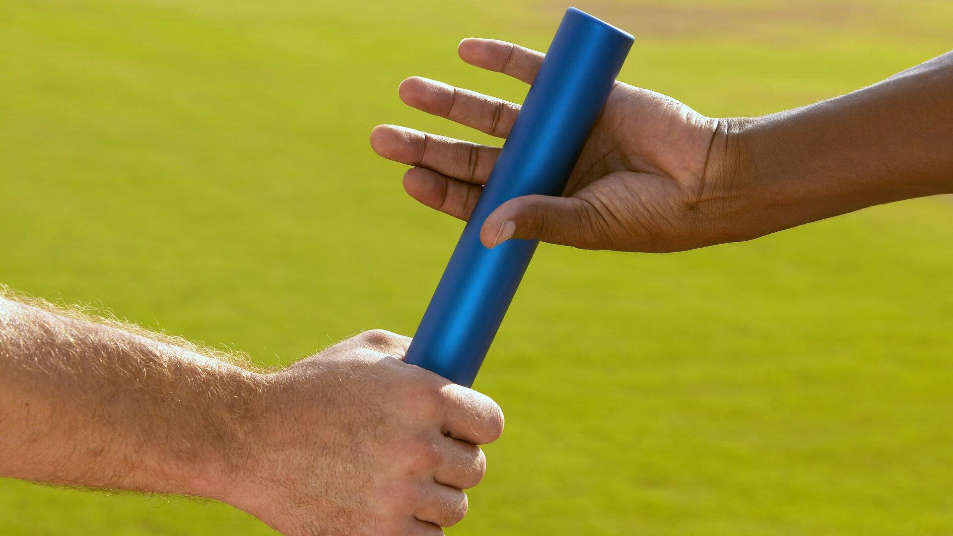 爱游戏平台-职业联赛门票售罄，球迷氛围爆棚，职业联赛俱乐部