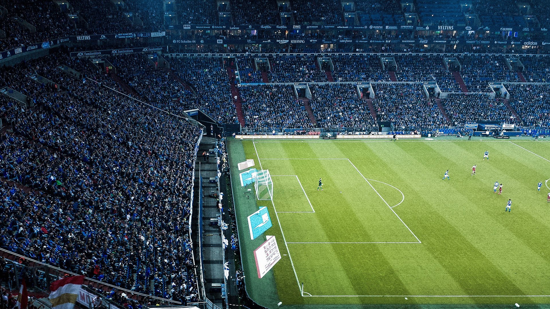 【攻守平衡】顶级运动员利用战术实现全场掌控，攻守兼备的足球运动员