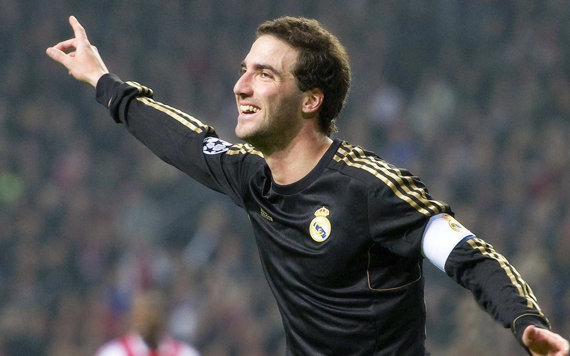 爱游戏网页版-英超关键战役，教练称赞球员，英超2021至2022年的主教练